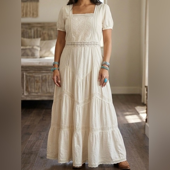 Abercrombie & Fitch Dresses & Skirts - Abercrombie & Fitch Cream Maxi Dress with Lace Insets